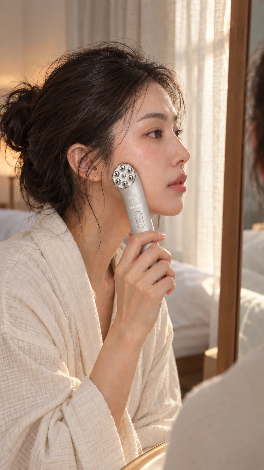 브랜드 연출: 하루를 정돈하며, 서로 다른 공간과 구도로 담은 성인 여성
